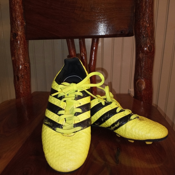Adidas Soccer Cleats - Picture 1 of 7